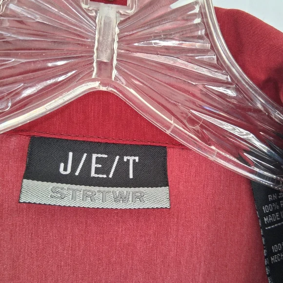 Men's Red Short-Sleeve Button-Down Shirt with Asian Motif - Picture 2 of 6